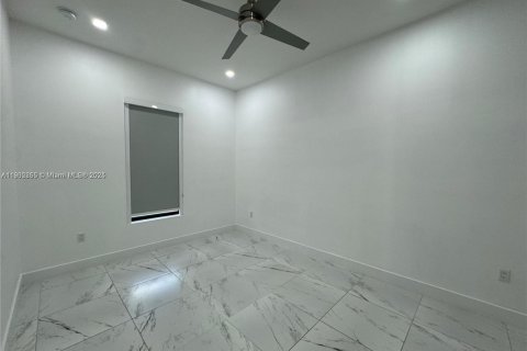 Снять в аренду виллу или дом в Майами, Флорида 5 спален, 290.51м2, № 1952972 - фото 21