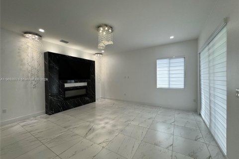 Снять в аренду виллу или дом в Майами, Флорида 5 спален, 290.51м2, № 1952972 - фото 9