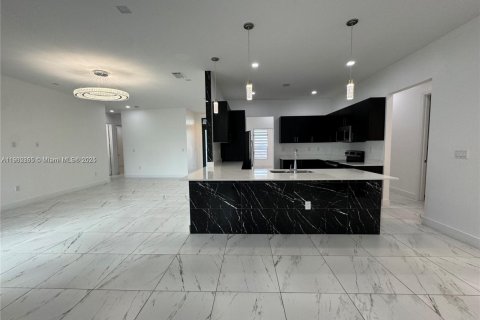 Снять в аренду виллу или дом в Майами, Флорида 5 спален, 290.51м2, № 1952972 - фото 5