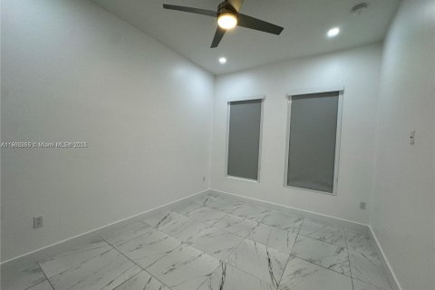 Снять в аренду виллу или дом в Майами, Флорида 5 спален, 290.51м2, № 1952972 - фото 11