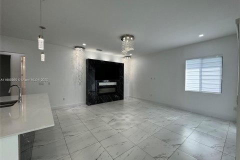 Снять в аренду виллу или дом в Майами, Флорида 5 спален, 290.51м2, № 1952972 - фото 28