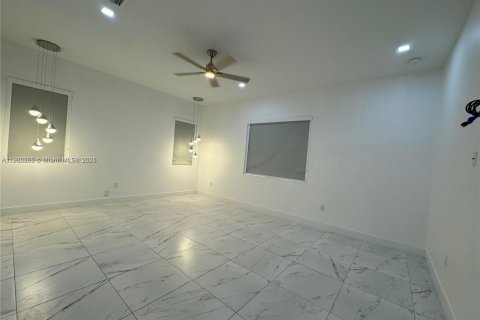 Снять в аренду виллу или дом в Майами, Флорида 5 спален, 290.51м2, № 1952972 - фото 24