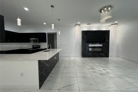Снять в аренду виллу или дом в Майами, Флорида 5 спален, 290.51м2, № 1952972 - фото 2