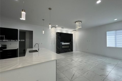 Снять в аренду виллу или дом в Майами, Флорида 5 спален, 290.51м2, № 1952972 - фото 6