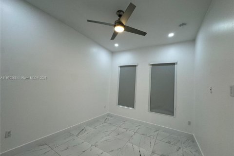 Снять в аренду виллу или дом в Майами, Флорида 5 спален, 290.51м2, № 1952972 - фото 19