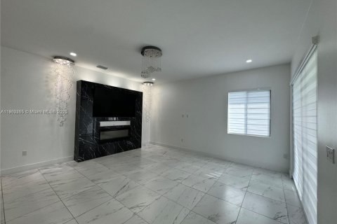 Снять в аренду виллу или дом в Майами, Флорида 5 спален, 290.51м2, № 1952972 - фото 29