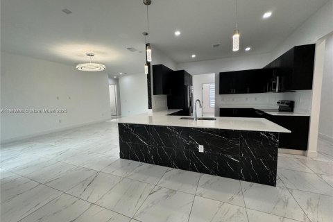 Снять в аренду виллу или дом в Майами, Флорида 5 спален, 290.51м2, № 1952972 - фото 3