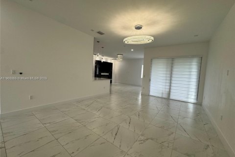 Снять в аренду виллу или дом в Майами, Флорида 5 спален, 290.51м2, № 1952972 - фото 10