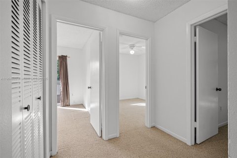 Townhouse in Miami, Florida 3 bedrooms, 114.64 sq.m. № 1955978 - photo 18