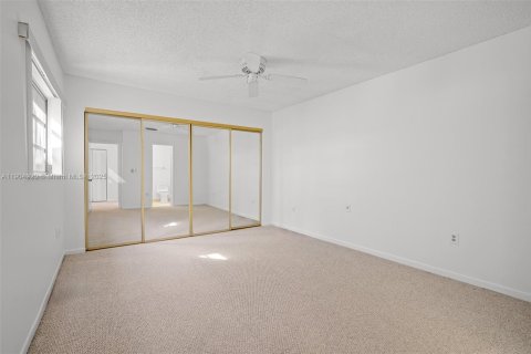 Townhouse in Miami, Florida 3 bedrooms, 114.64 sq.m. № 1955978 - photo 25