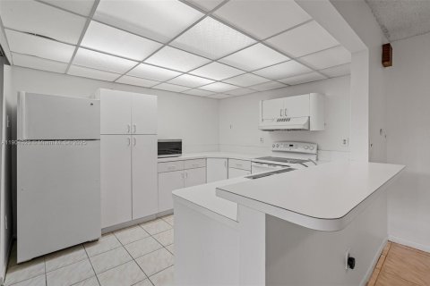 Townhouse in Miami, Florida 3 bedrooms, 114.64 sq.m. № 1955978 - photo 12