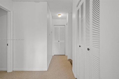 Townhouse in Miami, Florida 3 bedrooms, 114.64 sq.m. № 1955978 - photo 30