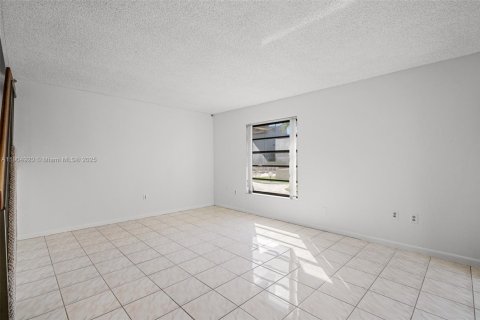 Townhouse in Miami, Florida 3 bedrooms, 114.64 sq.m. № 1955978 - photo 7