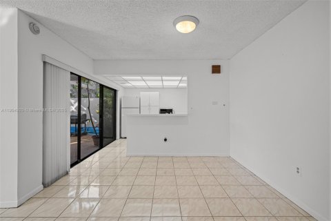 Townhouse in Miami, Florida 3 bedrooms, 114.64 sq.m. № 1955978 - photo 11