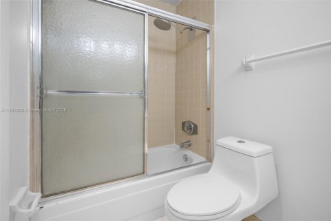 Townhouse in Miami, Florida 3 bedrooms, 114.64 sq.m. № 1955978 - photo 29