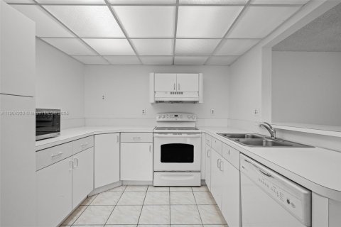 Townhouse in Miami, Florida 3 bedrooms, 114.64 sq.m. № 1955978 - photo 13