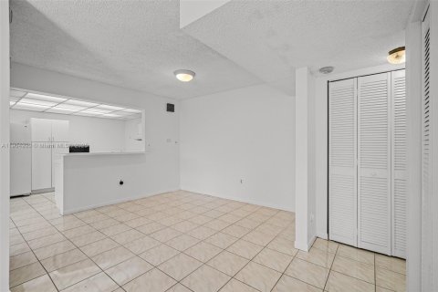 Townhouse in Miami, Florida 3 bedrooms, 114.64 sq.m. № 1955978 - photo 10