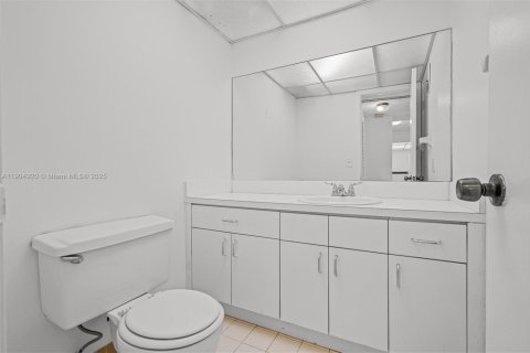 Townhouse in Miami, Florida 3 bedrooms, 114.64 sq.m. № 1955978 - photo 17