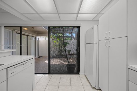 Townhouse in Miami, Florida 3 bedrooms, 114.64 sq.m. № 1955978 - photo 14