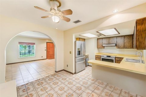 House in Tampa, Florida 3 bedrooms, 140.75 sq.m. № 1866089 - photo 8