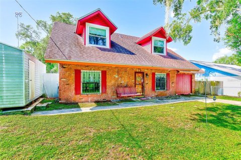 House in Tampa, Florida 3 bedrooms, 140.75 sq.m. № 1866089 - photo 2