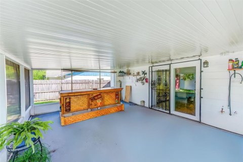 House in Tampa, Florida 3 bedrooms, 140.75 sq.m. № 1866089 - photo 25
