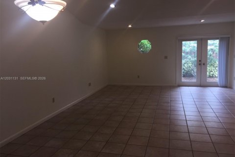 Снять в аренду таунхаус в Майами, Флорида 3 спальни, 126.25м2, № 2078118 - фото 10