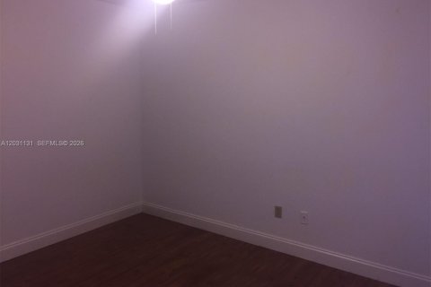 Снять в аренду таунхаус в Майами, Флорида 3 спальни, 126.25м2, № 2078118 - фото 24