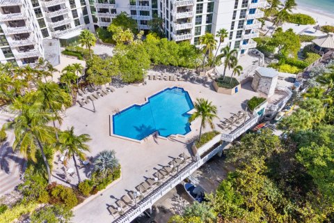 Condominio en alquiler en Key Biscayne, Florida, 2 dormitorios, 130.9 m2 № 2010155 - foto 19