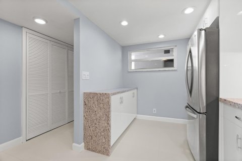 Condo in South Palm Beach, Florida, 1 bedroom  № 2251511 - photo 6