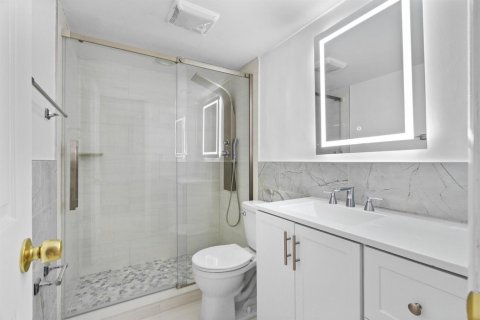 Condo in South Palm Beach, Florida, 1 bedroom  № 2251511 - photo 25