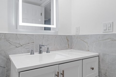 Condo in South Palm Beach, Florida, 1 bedroom  № 2251511 - photo 26