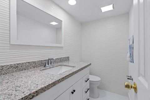 Condo in South Palm Beach, Florida, 1 bedroom  № 2251511 - photo 29
