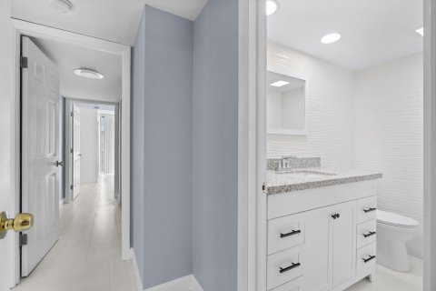Condo in South Palm Beach, Florida, 1 bedroom  № 2251511 - photo 28