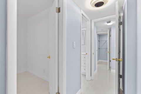 Condo in South Palm Beach, Florida, 1 bedroom  № 2251511 - photo 23