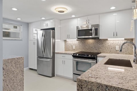 Condo in South Palm Beach, Florida, 1 bedroom  № 2251511 - photo 4