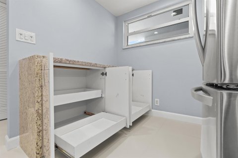 Condo in South Palm Beach, Florida, 1 bedroom  № 2251511 - photo 8