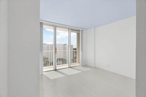 Condo in South Palm Beach, Florida, 1 bedroom  № 2251511 - photo 17