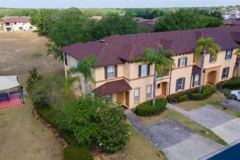Townhouse in Davenport, Florida 4 bedrooms, 172.43 sq.m. № 1853390 - photo 2