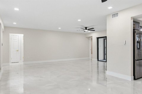 Villa ou maison à vendre à Cooper City, Floride: 4 chambres, 159.51 m2 № 2424788 - photo 11