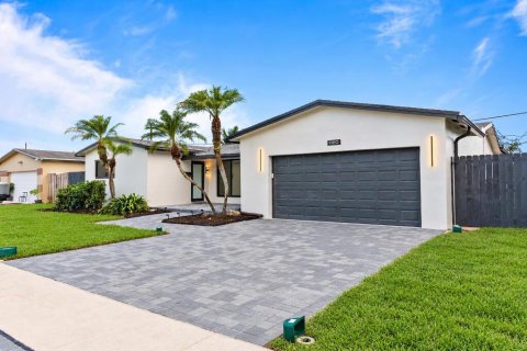 Villa ou maison à vendre à Cooper City, Floride: 4 chambres, 159.51 m2 № 2424788 - photo 2