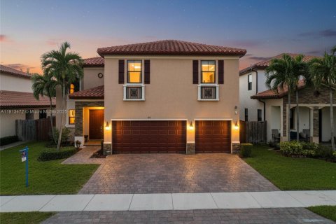 Casa en venta en Homestead, Florida, 5 dormitorios, 343.37 m2 № 1973628 - foto 1