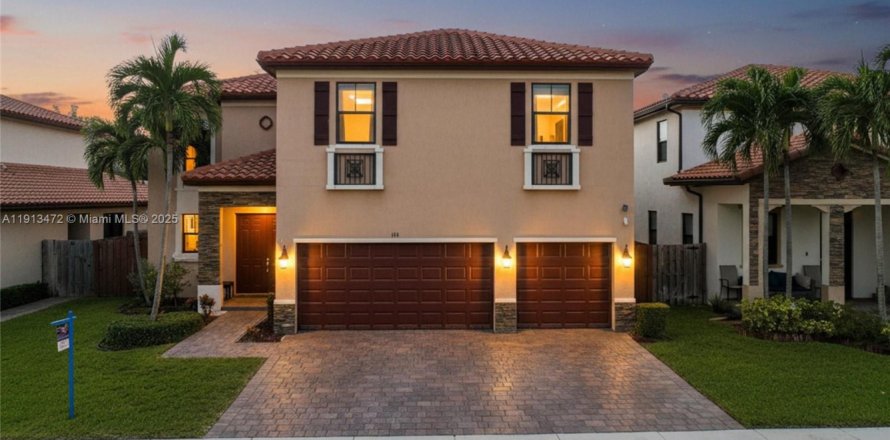 Casa en Homestead, Florida 5 dormitorios, 343.37 m2 № 1973628