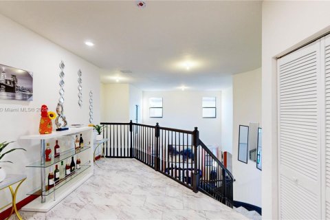 Casa en venta en Homestead, Florida, 5 dormitorios, 343.37 m2 № 1973628 - foto 24