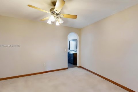 Casa en venta en Homestead, Florida, 5 dormitorios, 343.37 m2 № 1973628 - foto 29