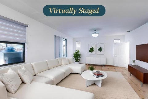 Casa en venta en Homestead, Florida, 5 dormitorios, 343.37 m2 № 1973628 - foto 10