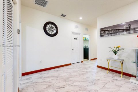 Casa en venta en Homestead, Florida, 5 dormitorios, 343.37 m2 № 1973628 - foto 27