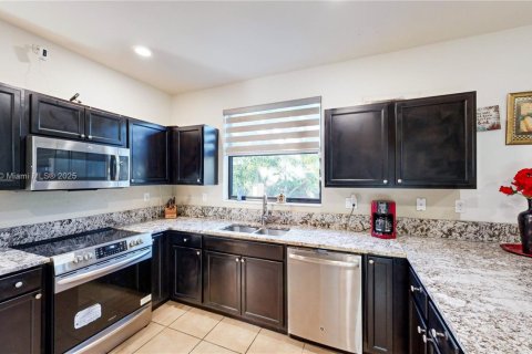 Casa en venta en Homestead, Florida, 5 dormitorios, 343.37 m2 № 1973628 - foto 17