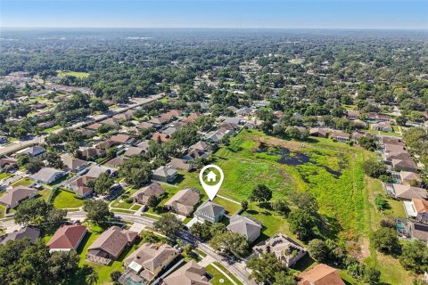 House in Brandon, Florida 4 bedrooms, 240.99 sq.m. № 2238016 - photo 6