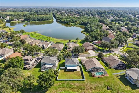 House in Brandon, Florida 4 bedrooms, 240.99 sq.m. № 2238016 - photo 5